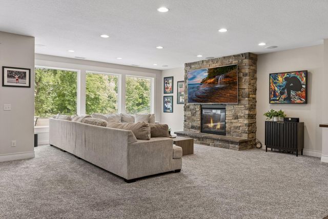 15710 52nd Avenue N, Plymouth, MN 55446