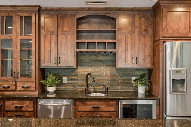 15710 52nd Avenue N, Plymouth, MN 55446