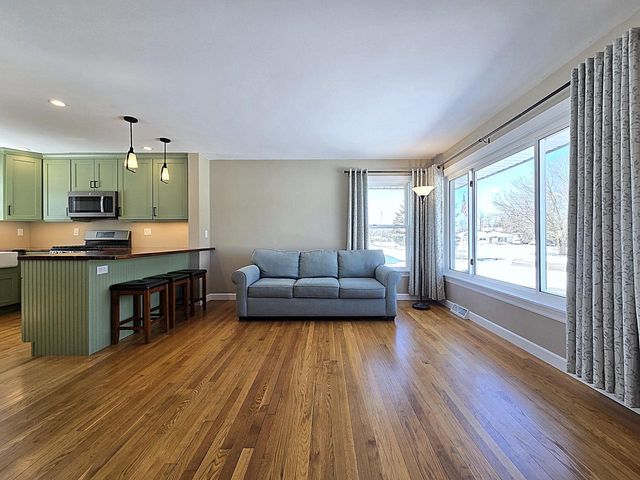 N65W24157 Poplar AVENUE, Sussex, WI 53089