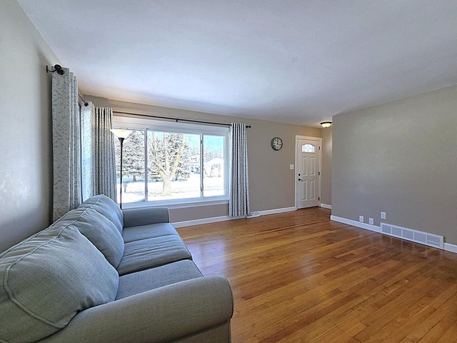 N65W24157 Poplar AVENUE, Sussex, WI 53089