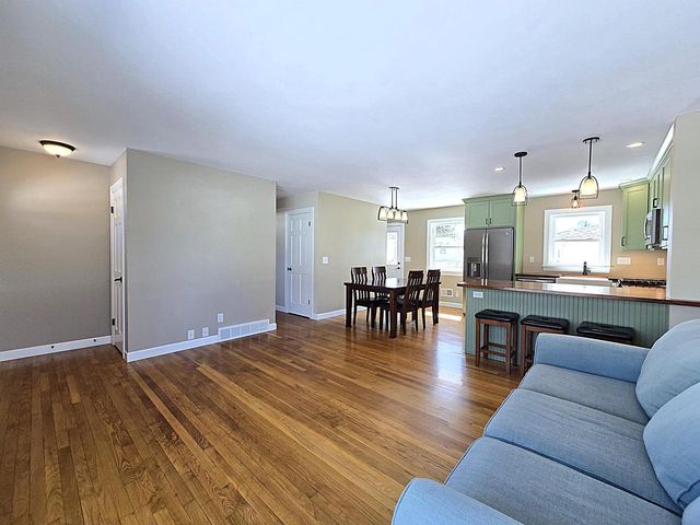 N65W24157 Poplar AVENUE, Sussex, WI 53089