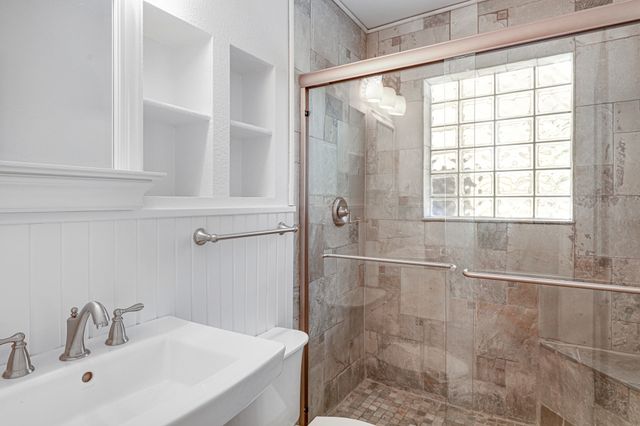 6220 Kenwood Avenue, Dallas, TX 75214