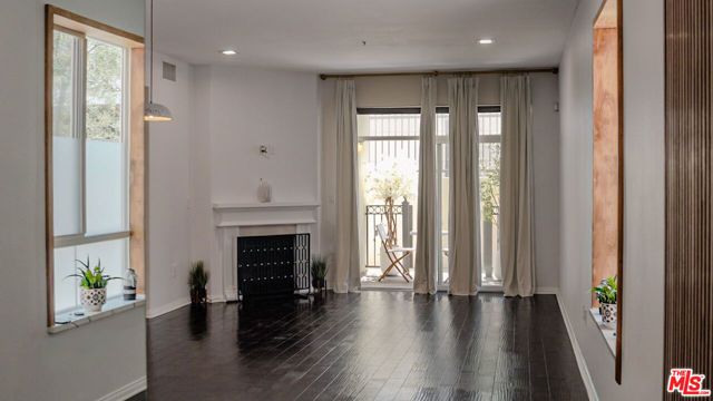 3750 W Santa Rosalia Drive 214, Los Angeles, CA 90008