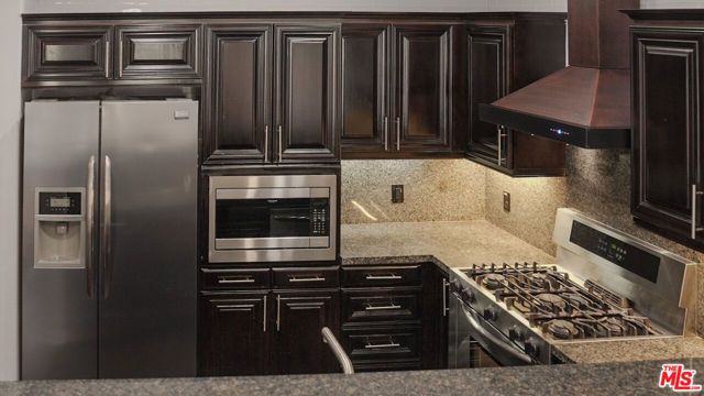 3750 W Santa Rosalia Drive 214, Los Angeles, CA 90008