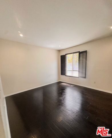 3750 W Santa Rosalia Drive 214, Los Angeles, CA 90008