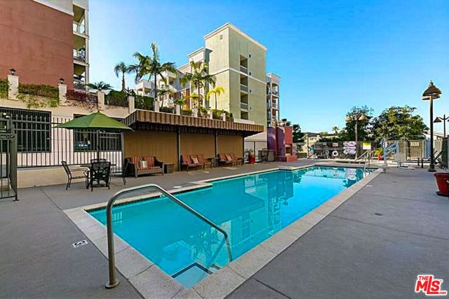 3750 W Santa Rosalia Drive 214, Los Angeles, CA 90008