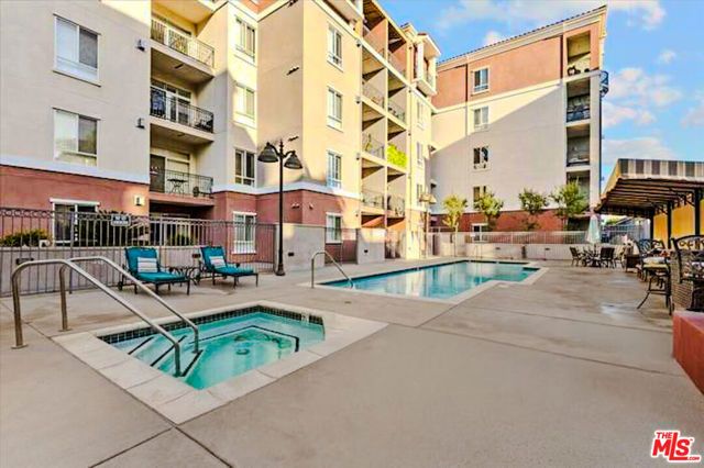 3750 W Santa Rosalia Drive 214, Los Angeles, CA 90008