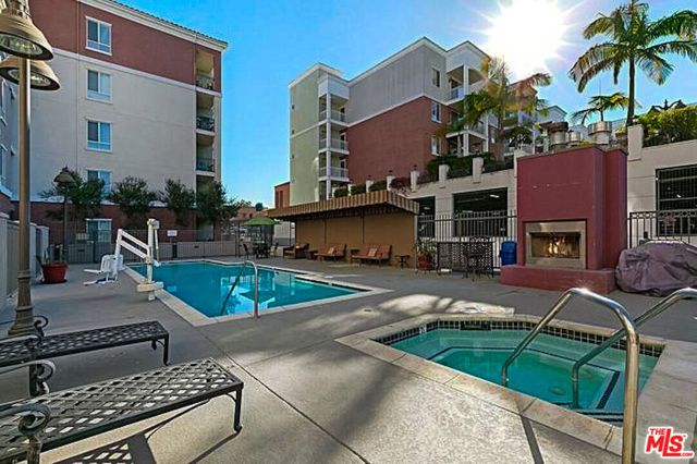 3750 W Santa Rosalia Drive 214, Los Angeles, CA 90008