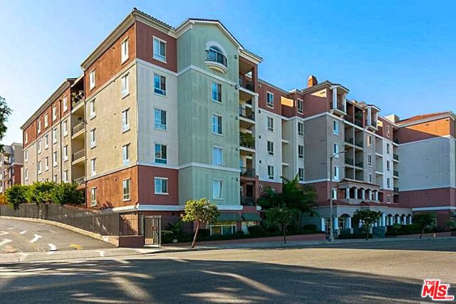 3750 W Santa Rosalia Drive 214, Los Angeles, CA 90008
