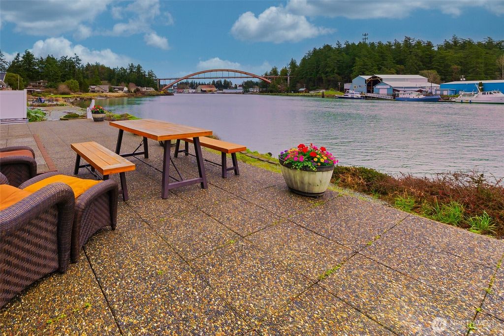 106 Chinook Place, La Conner, WA 98257