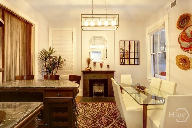 220 E State Street, Savannah, GA 31401