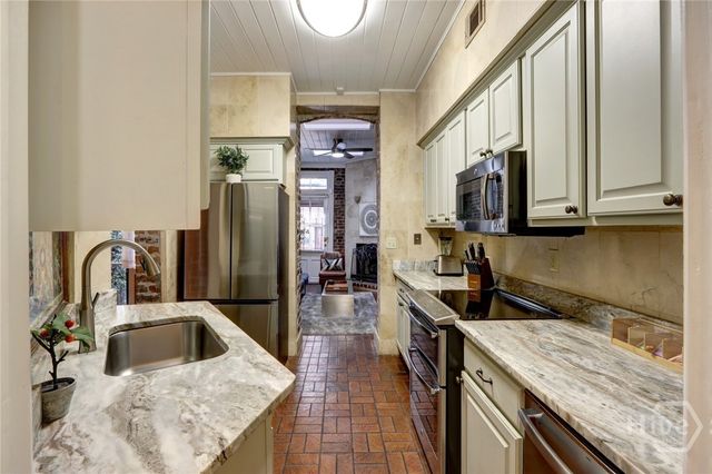 220 E State Street, Savannah, GA 31401