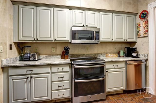 220 E State Street, Savannah, GA 31401