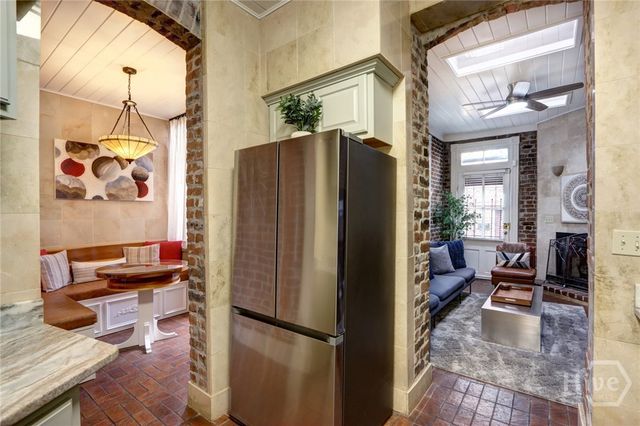 220 E State Street, Savannah, GA 31401