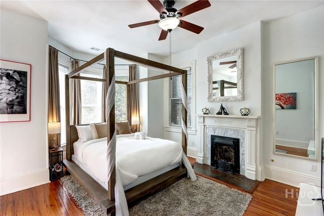 220 E State Street, Savannah, GA 31401