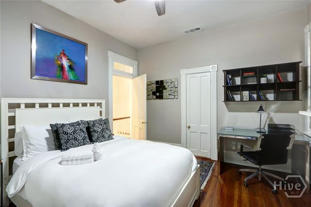 220 E State Street, Savannah, GA 31401