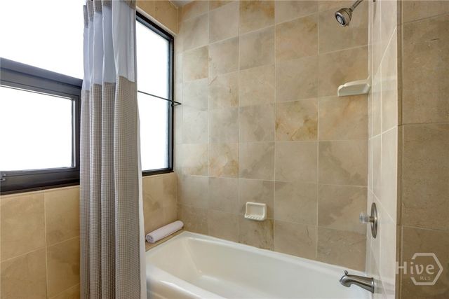 220 E State Street, Savannah, GA 31401