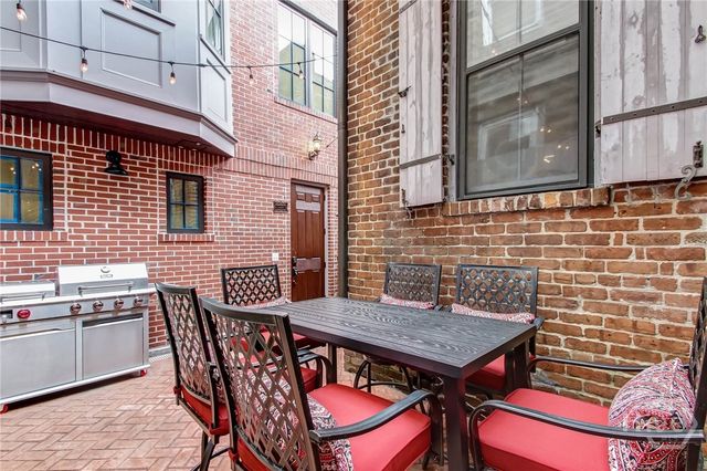 220 E State Street, Savannah, GA 31401