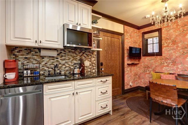 220 E State Street, Savannah, GA 31401