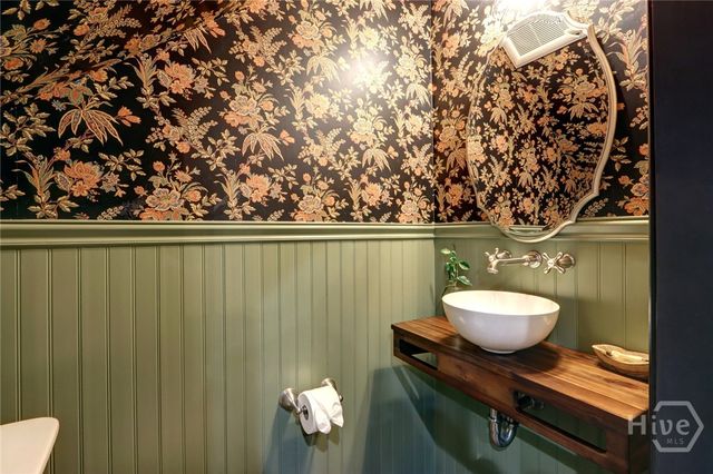 220 E State Street, Savannah, GA 31401