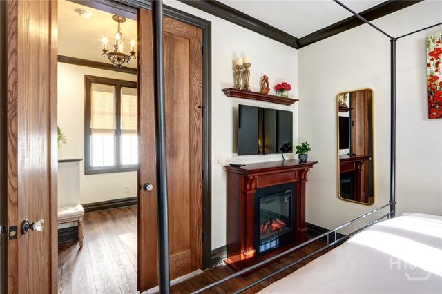 220 E State Street, Savannah, GA 31401