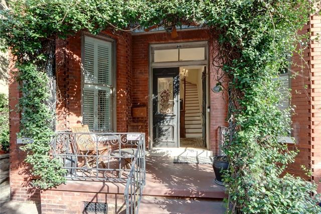 220 E State Street, Savannah, GA 31401