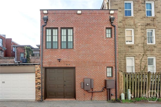 220 E State Street, Savannah, GA 31401