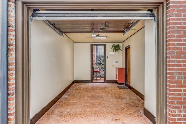 220 E State Street, Savannah, GA 31401