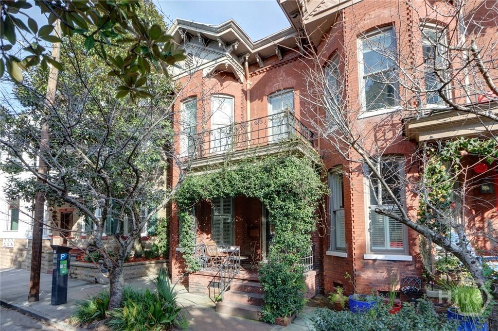 220 E State Street, Savannah, GA 31401