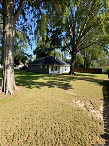 5203 Circle Dr, Baker, LA 70714