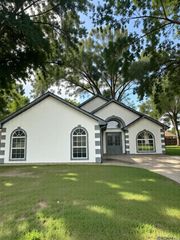 5203 Circle Dr, Baker, LA 70714