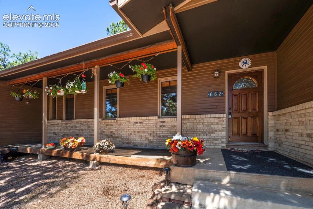 682 Sunnywood Loop, Woodland Park, CO 80863 — photo 2