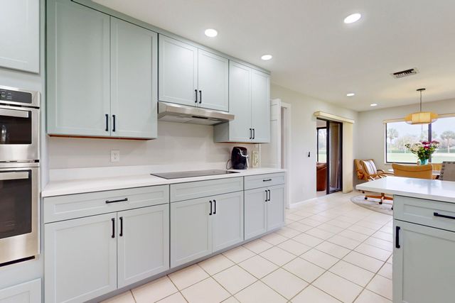 1543 SW Troon Circle, Palm City, FL 34990