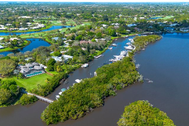 1543 SW Troon Circle, Palm City, FL 34990