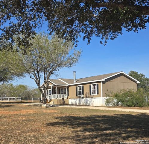 188 Country View, Floresville, TX 78114