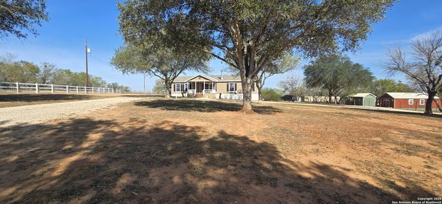 188 Country View, Floresville, TX 78114