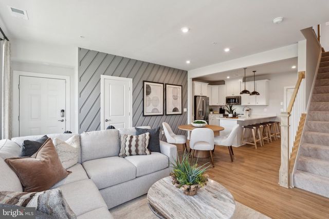 1043 INFERNO TER SE, Leesburg, VA 20175