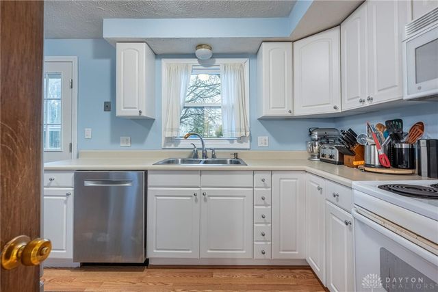 164 Waterford Drive, Centerville, OH 45458