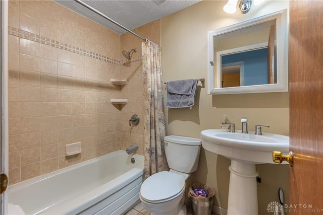 164 Waterford Drive, Centerville, OH 45458