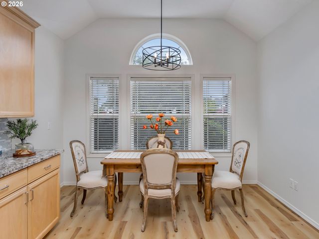 8720 Sw STONO Dr, Tualatin, OR 97062