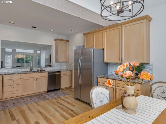 8720 Sw STONO Dr, Tualatin, OR 97062