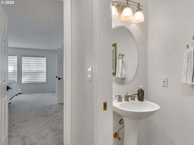 8720 Sw STONO Dr, Tualatin, OR 97062