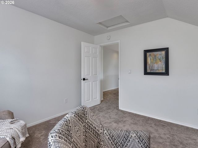 8720 Sw STONO Dr, Tualatin, OR 97062