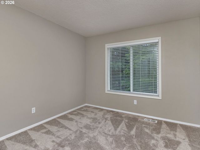 8720 Sw STONO Dr, Tualatin, OR 97062