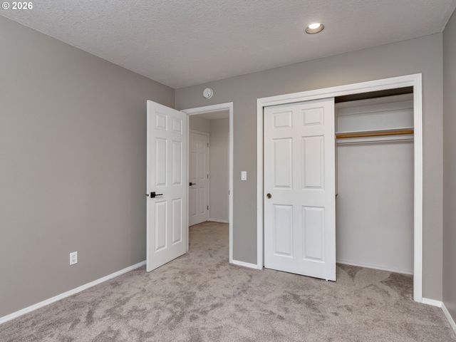 8720 Sw STONO Dr, Tualatin, OR 97062