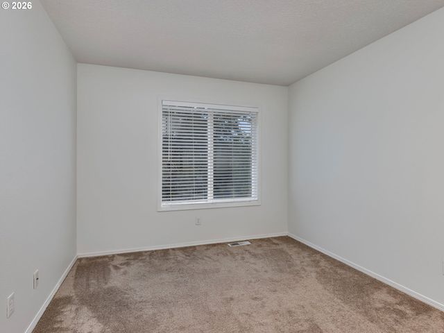 8720 Sw STONO Dr, Tualatin, OR 97062