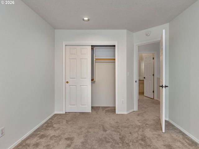 8720 Sw STONO Dr, Tualatin, OR 97062