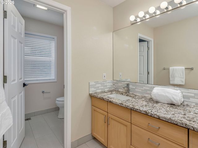 8720 Sw STONO Dr, Tualatin, OR 97062