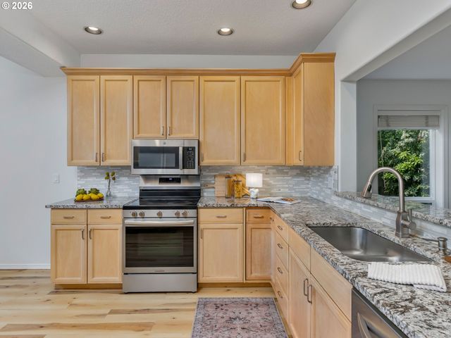 8720 Sw STONO Dr, Tualatin, OR 97062