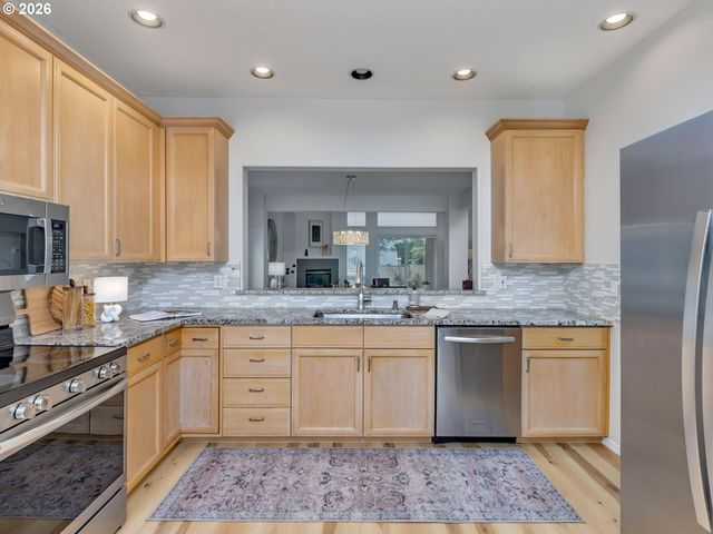 8720 Sw STONO Dr, Tualatin, OR 97062